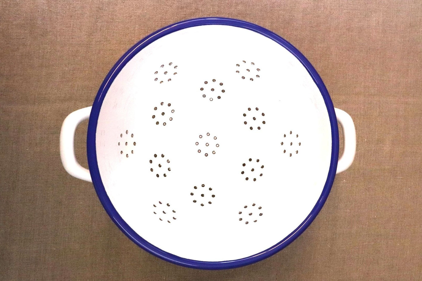 Emaille-Durchschlag, Münder Email