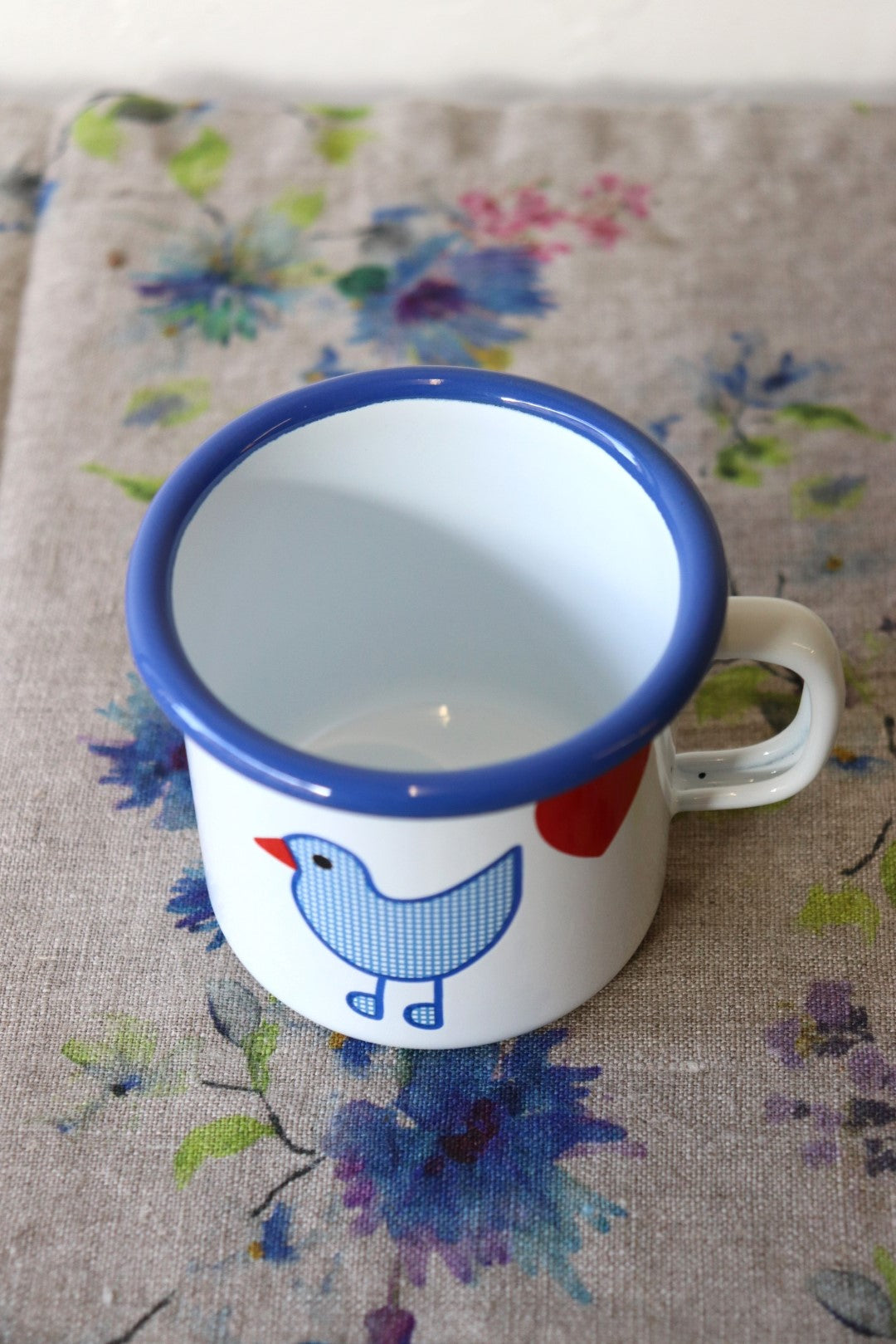 <img src="muender-emaille-tasse-kinderset-05" alt="münder email kinder tasse herzvogel">