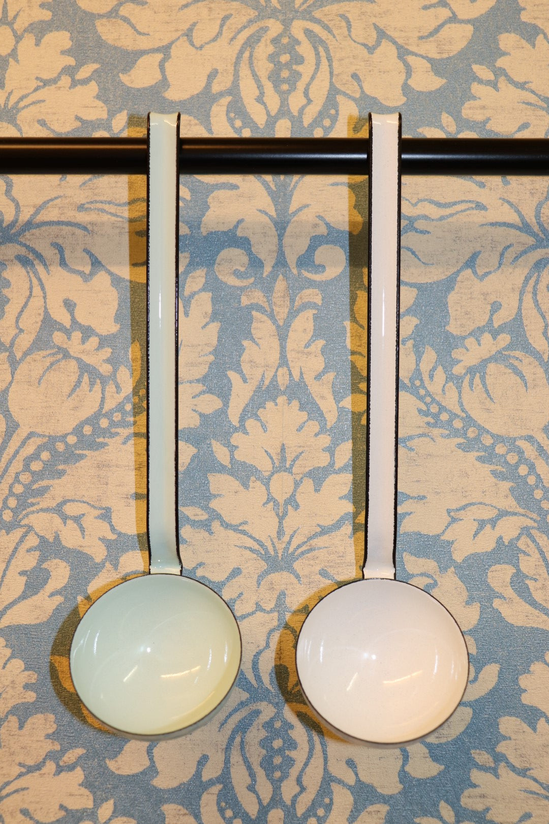 <img src="schoepfloeffel-7cm-riess-emaille-02.jpg" alt="emaille schöpflöffel von riess emaille">