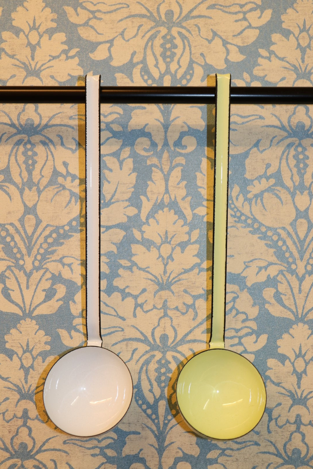 <img src="schoepfloeffel-8cm-riess-emaille-02.jpg" alt="emaille schöpflöffel von riess emaille">