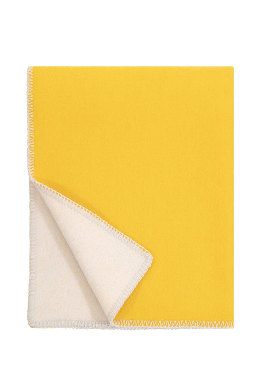 <img src="lapuankankurit_tupla_blanket_yellow-light_beige_new_0.jpg" alt="gelbe schurwolldecke auf weißem Hintergrund">